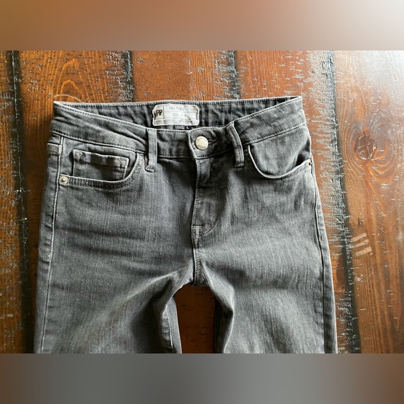 Free People soft wash grey raw hem cropped jeans size 24 EC - Picture 3 of 9